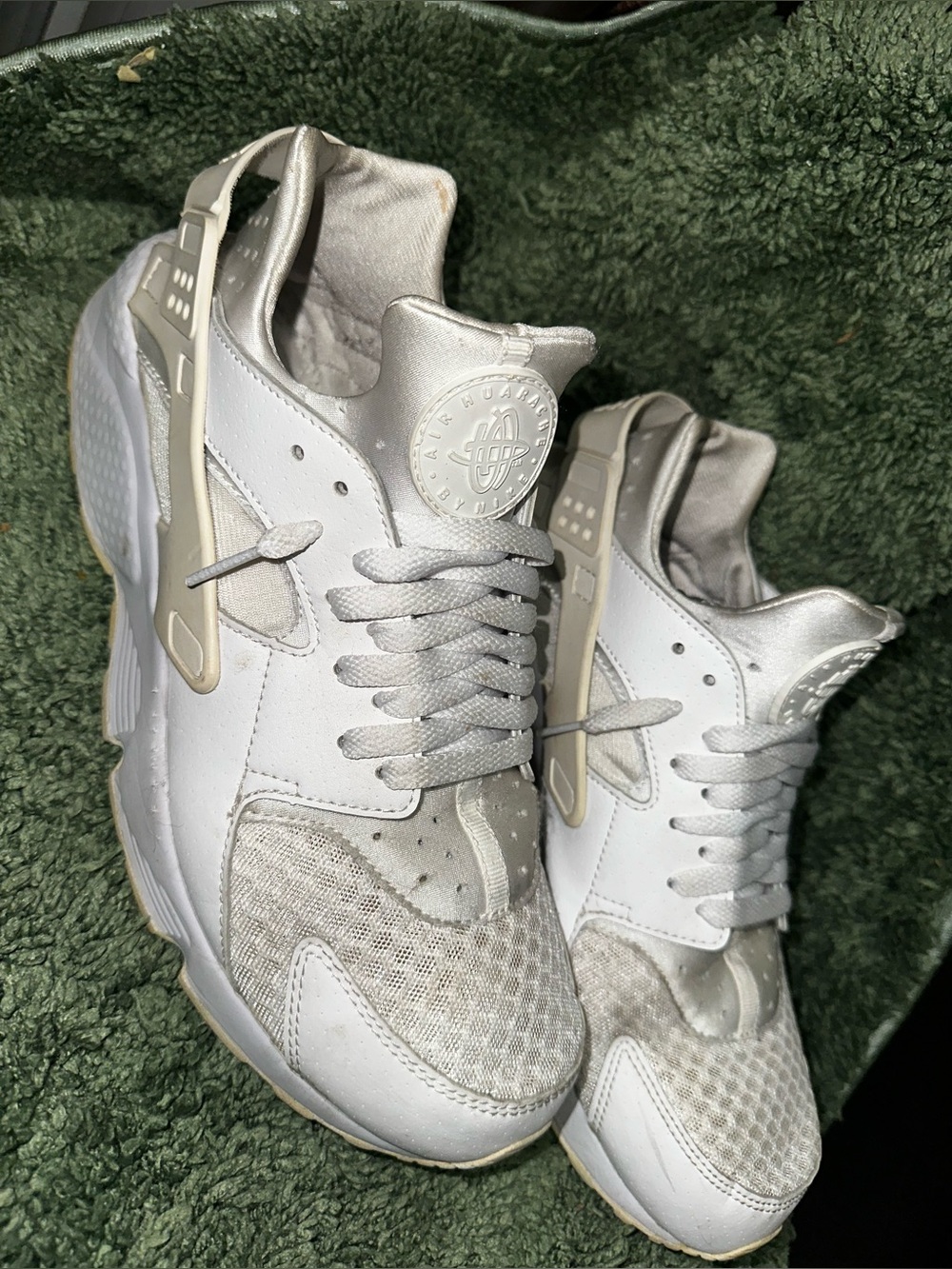 Nike Silver & White Shoe Size Label Detail